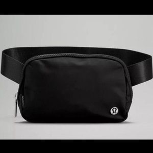 NWT Lululemon Everywhere Belt Bag Black